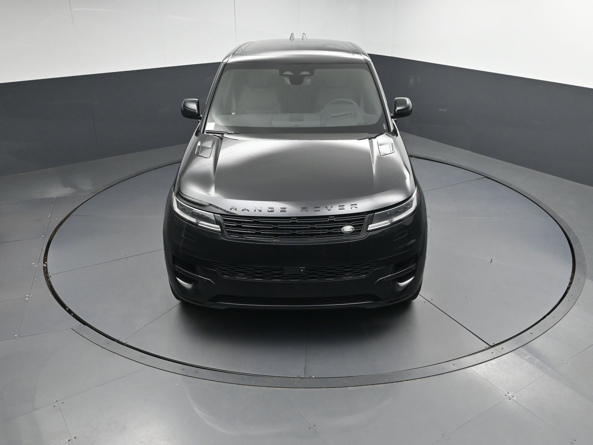 2025 Land Rover Range Rover Sport SE photo 5