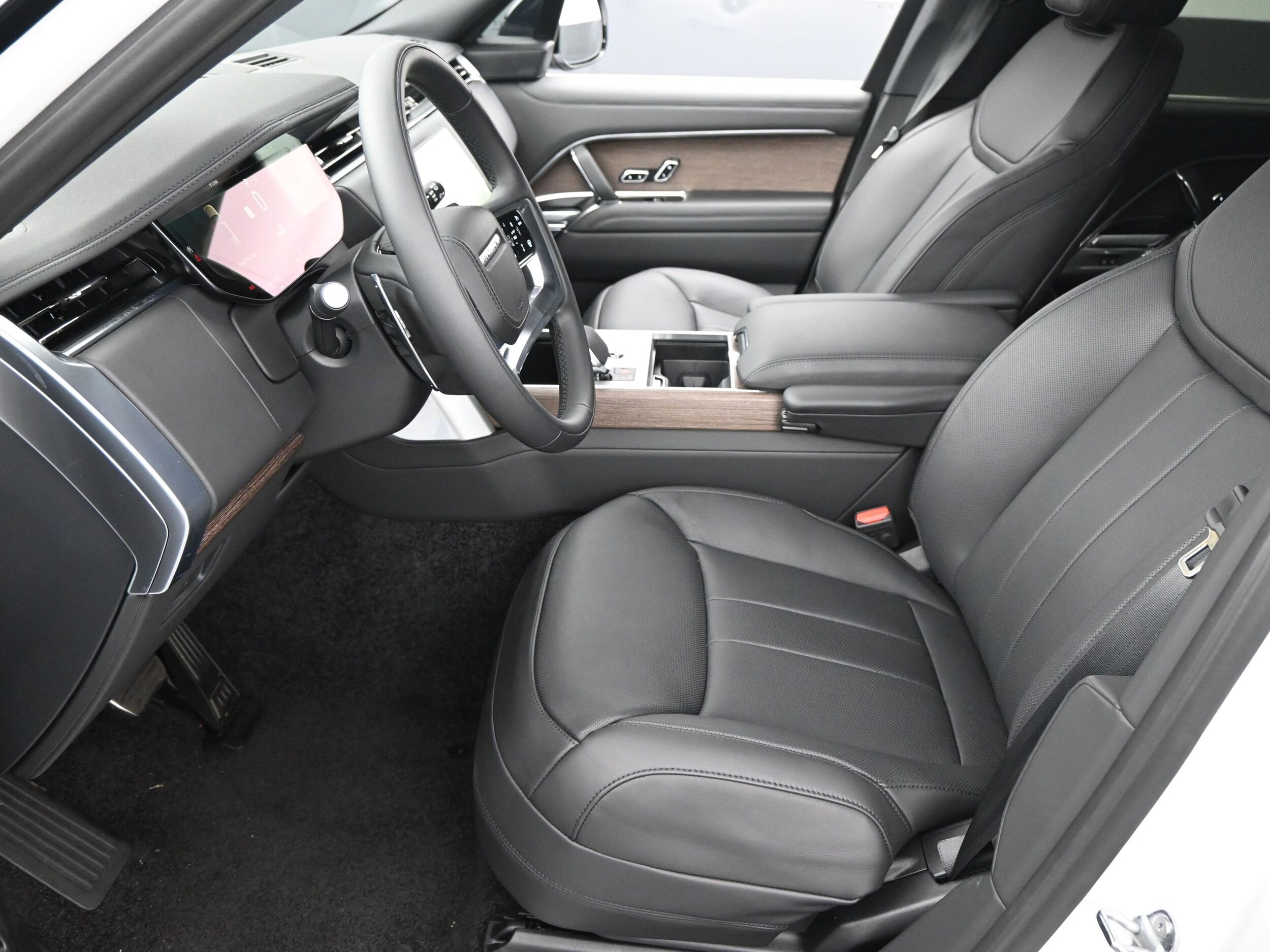 2025 Land Rover Range Rover SE photo 4