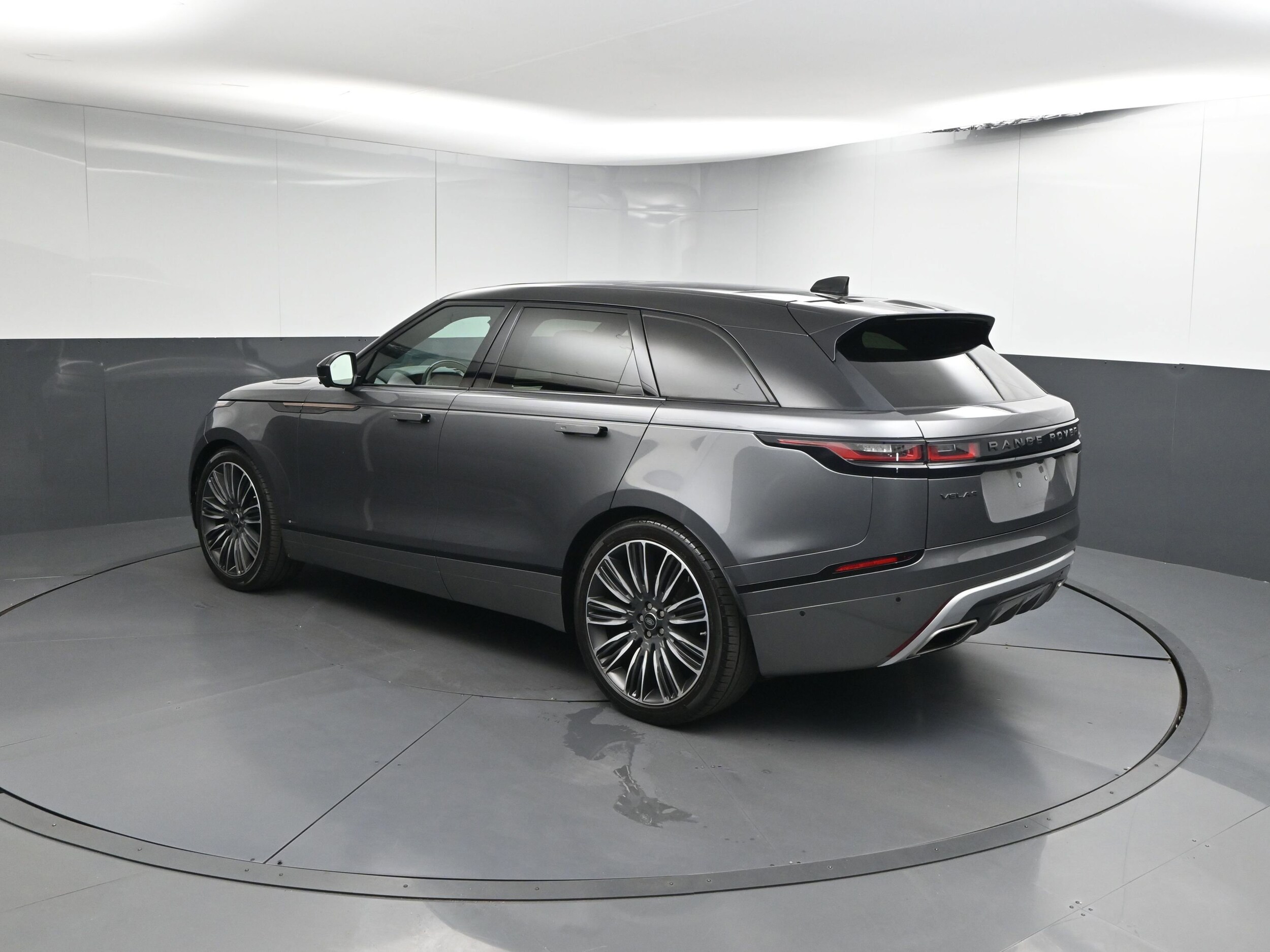 2018 Land Rover Range Rover Velar Velar photo 2