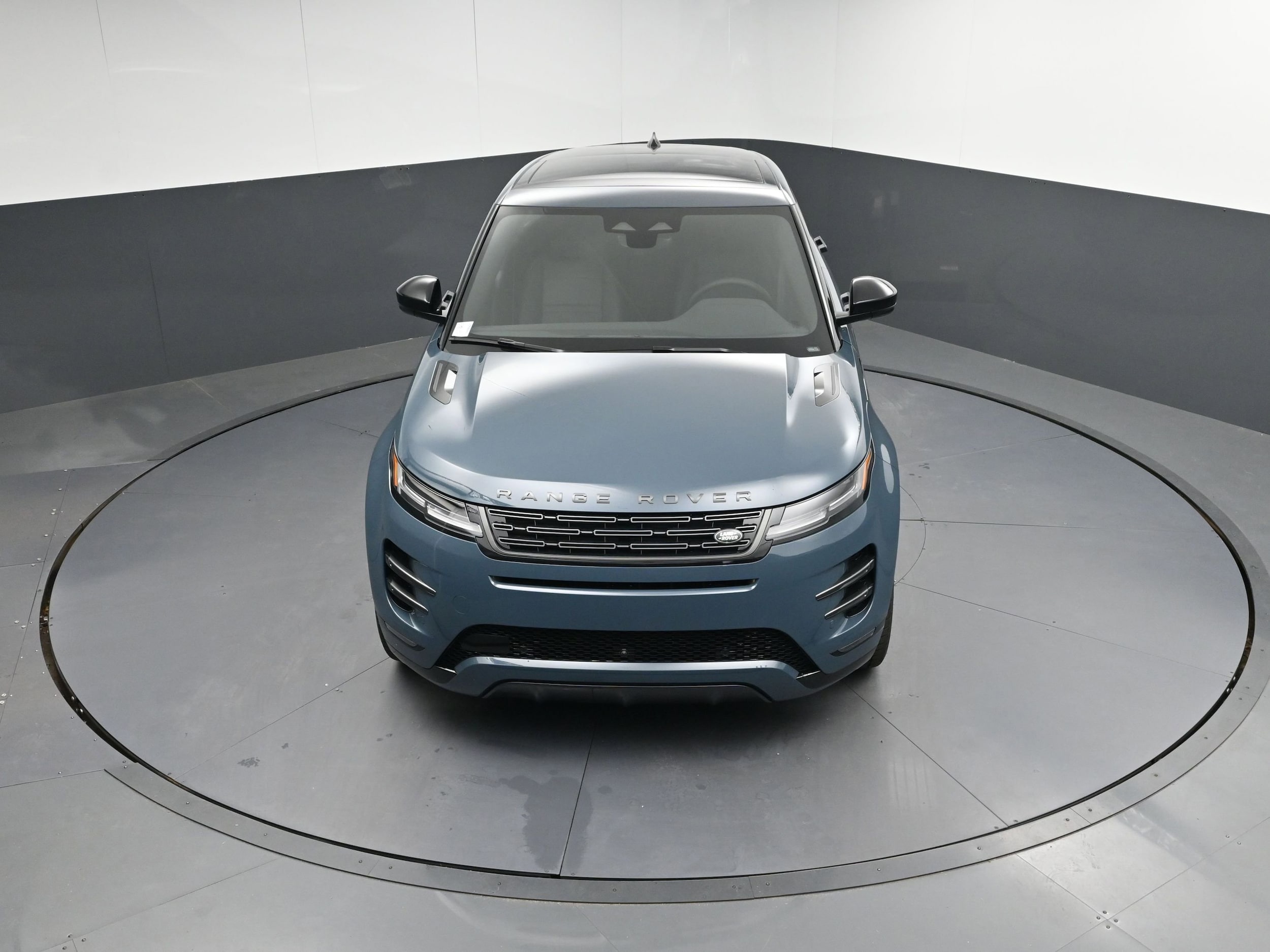 2026 Land Rover Range Rover Evoque Dynamic SE photo 5