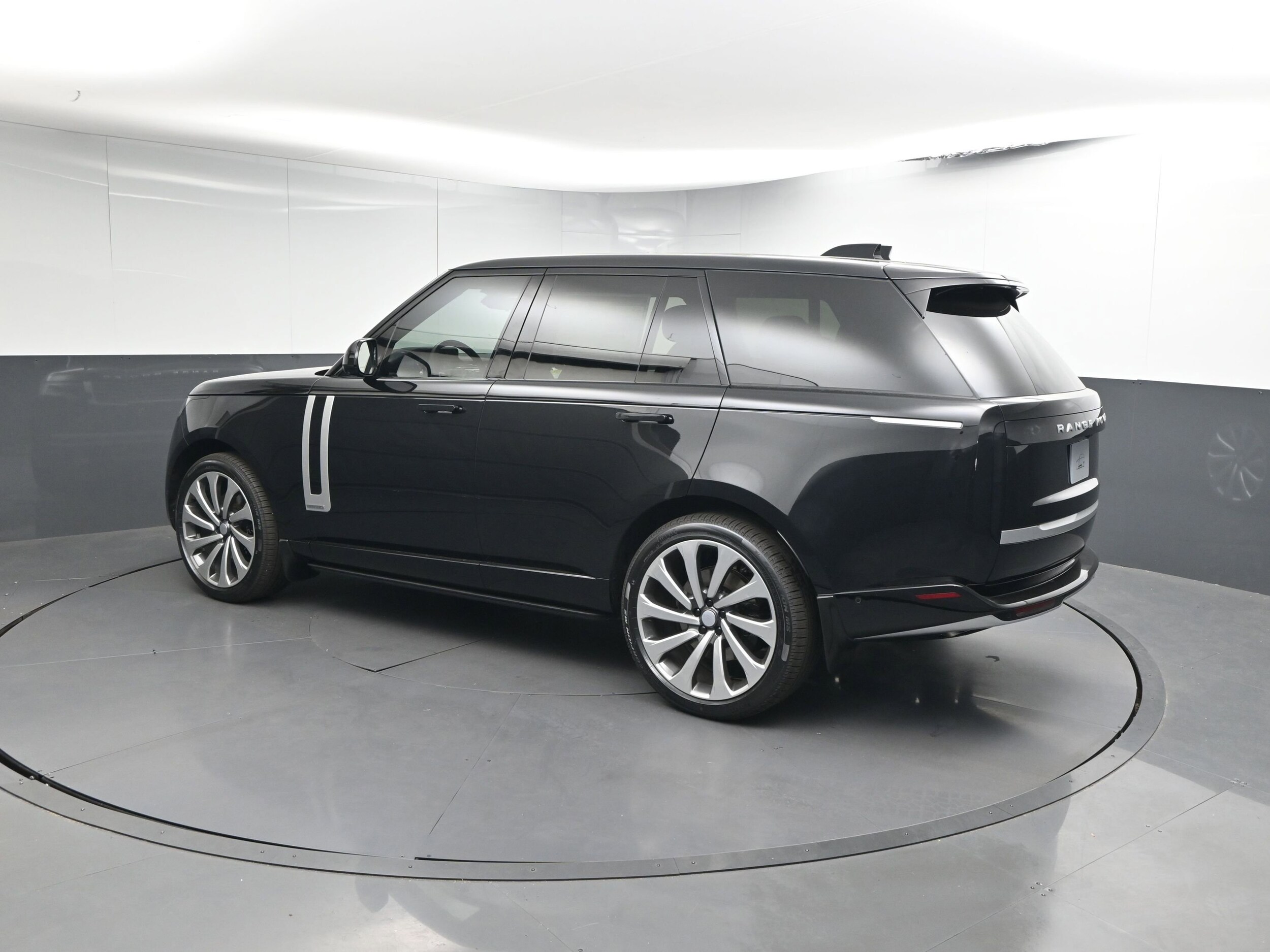 2025 Land Rover Range Rover Autobiography photo 3