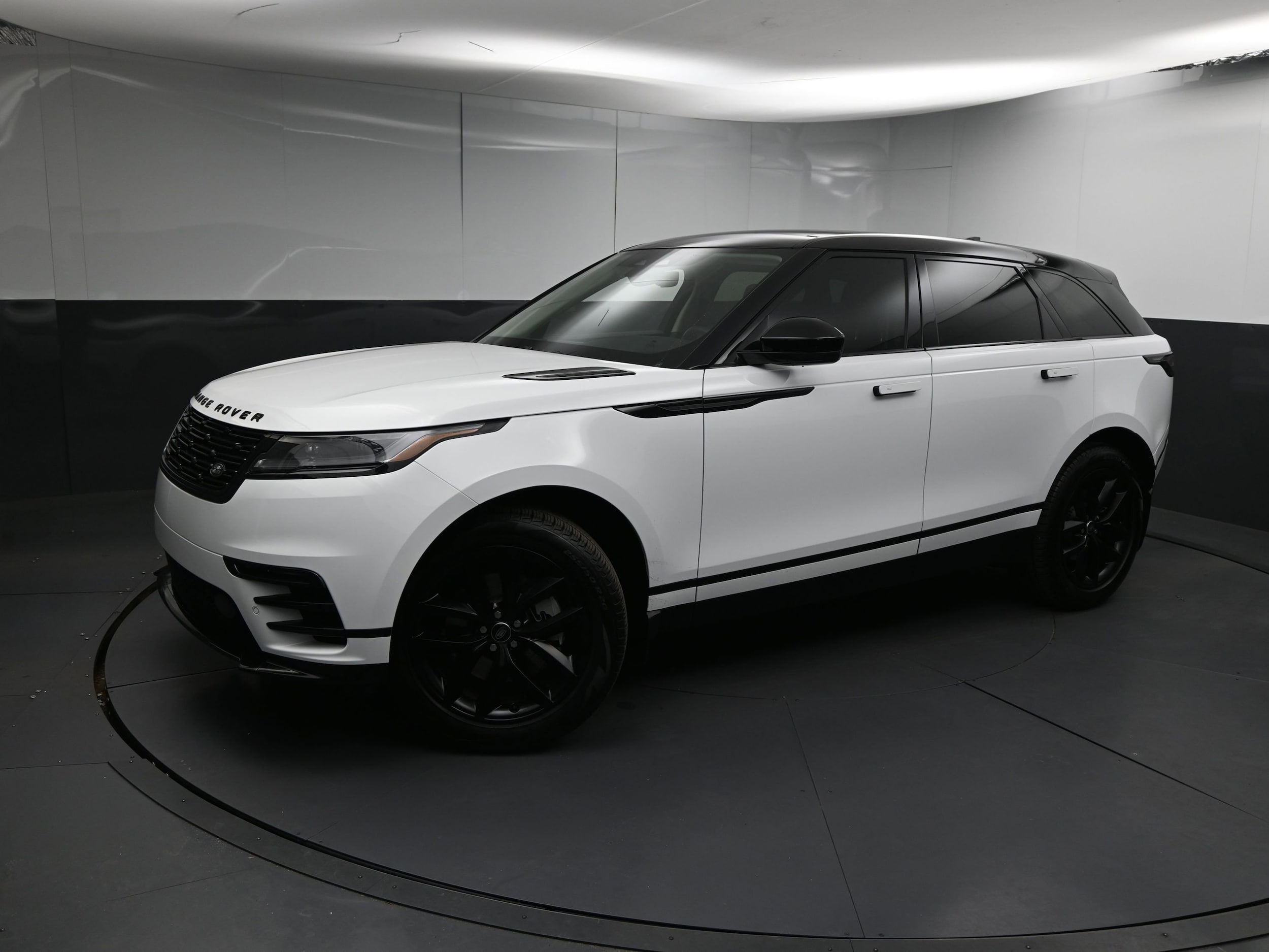 2025 Land Rover Range Rover Velar Dynamic SE