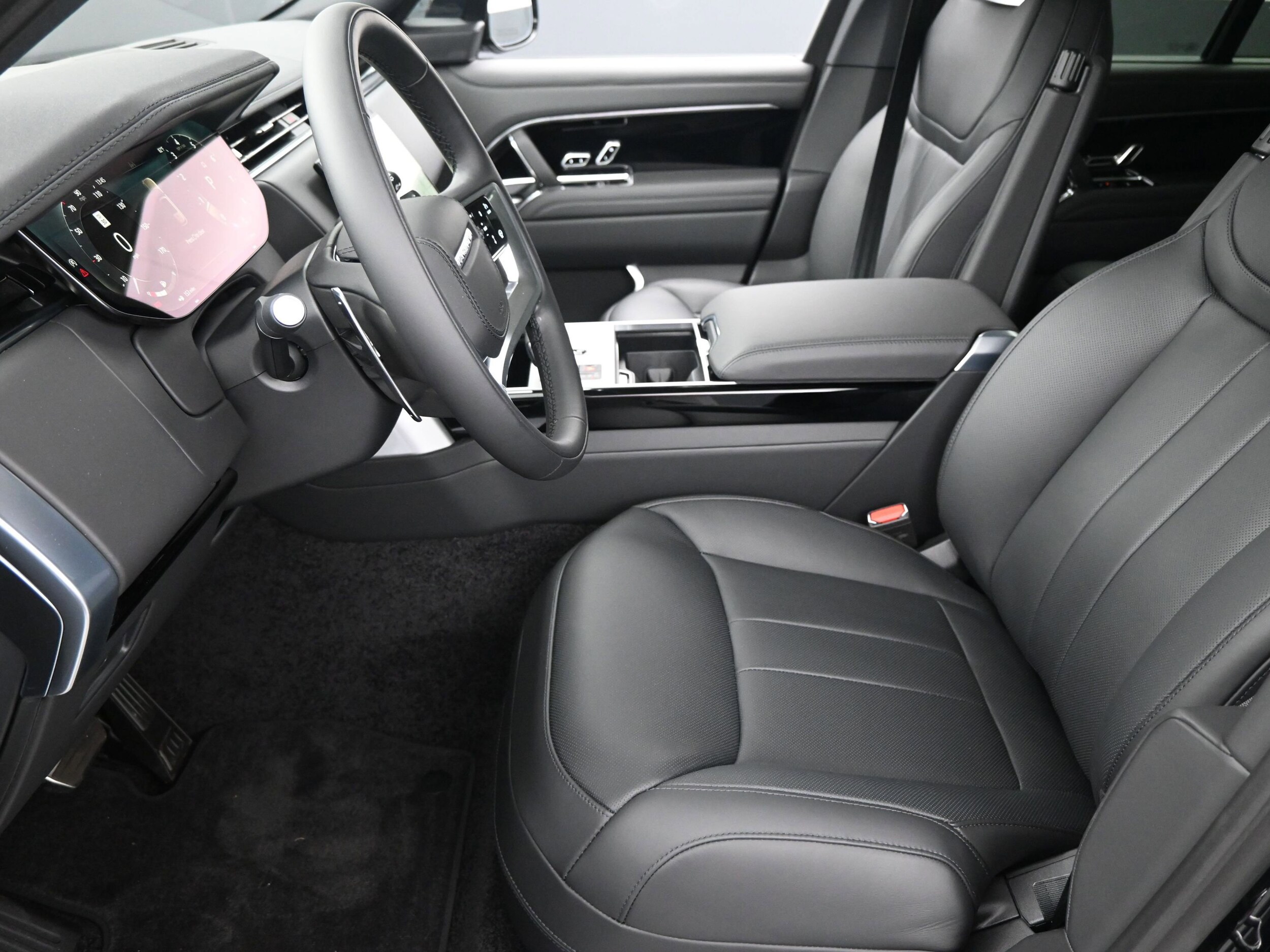 2025 Land Rover Range Rover SE photo 2