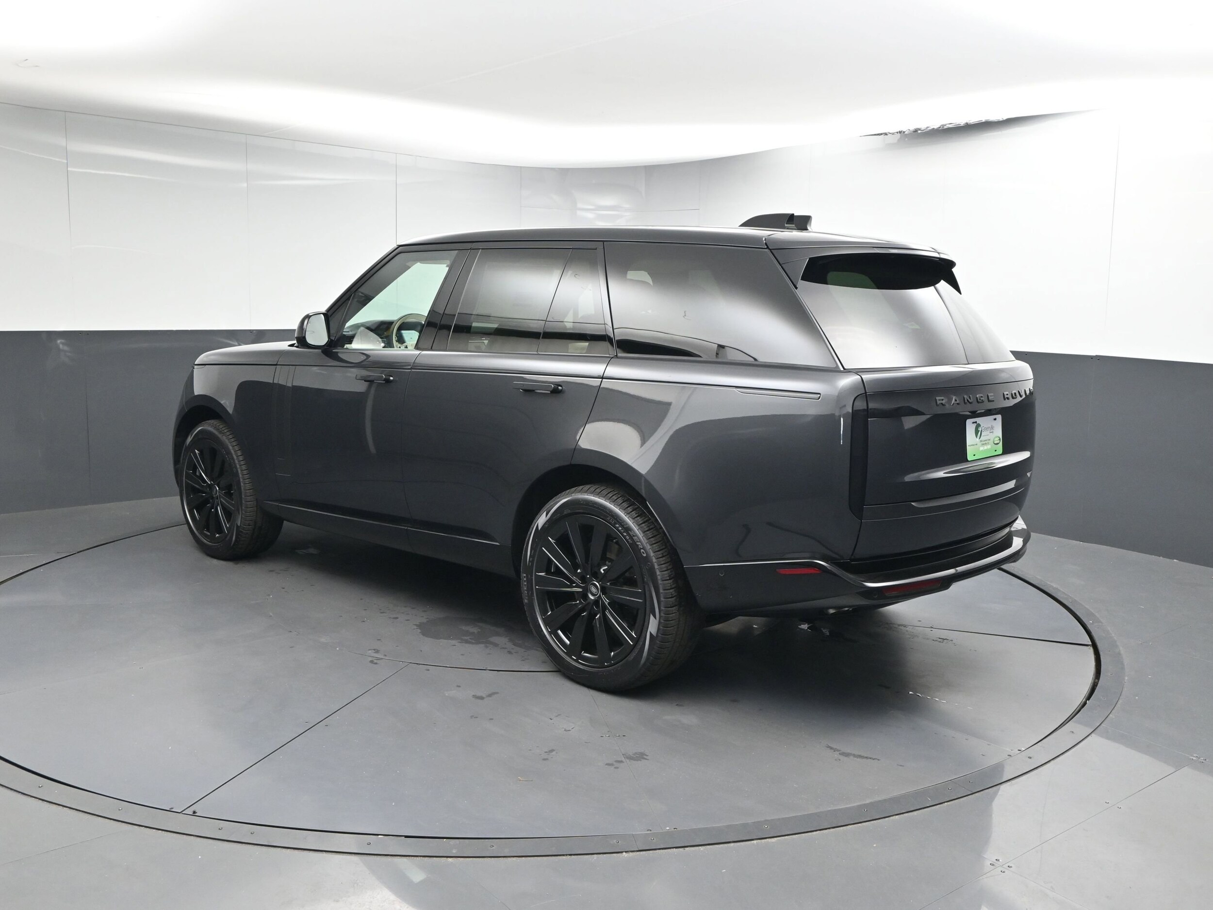 2025 Land Rover Range Rover SE photo 2