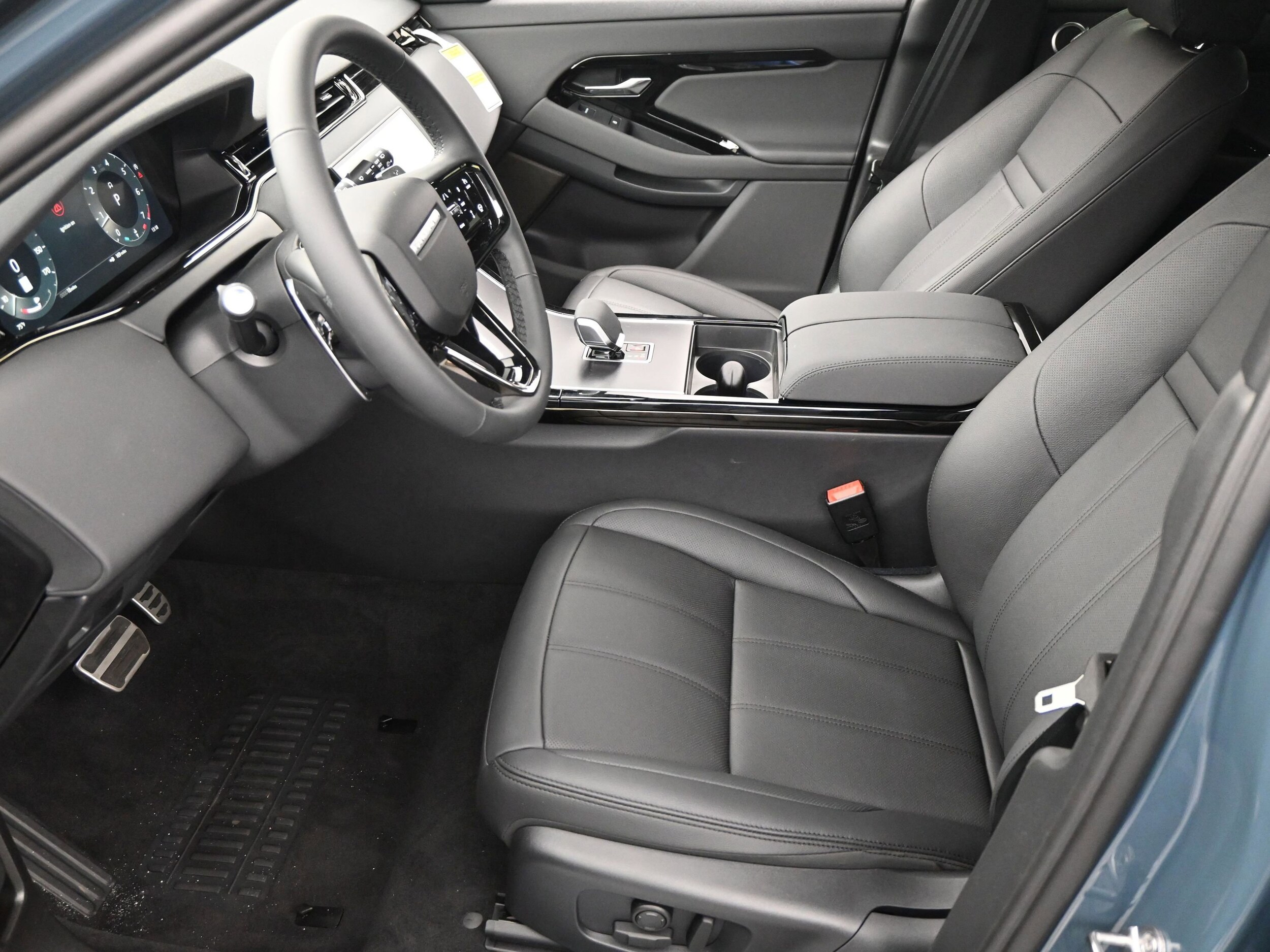 2026 Land Rover Range Rover Evoque Dynamic SE photo 4