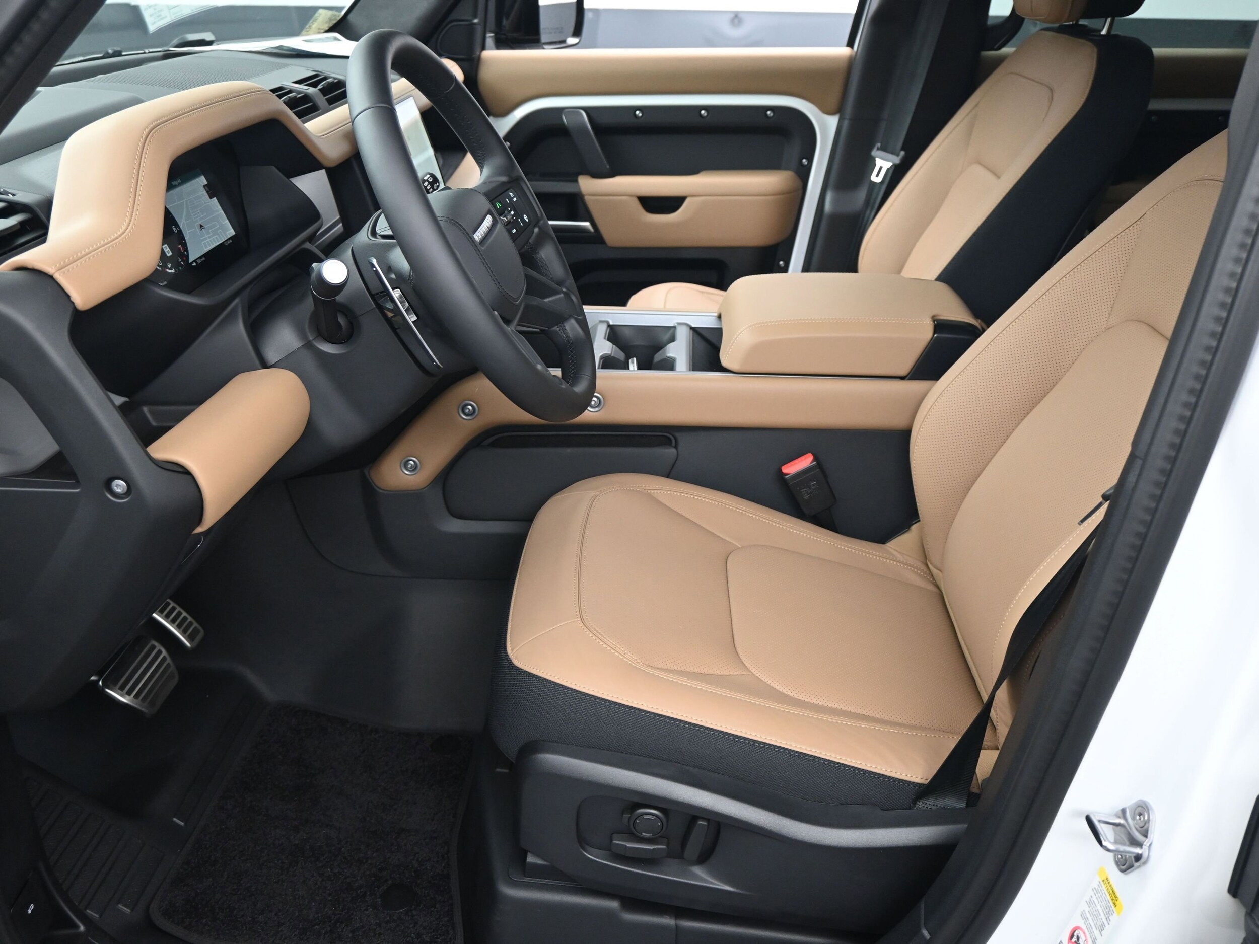 2025 Land Rover Defender 110 V8 photo 4