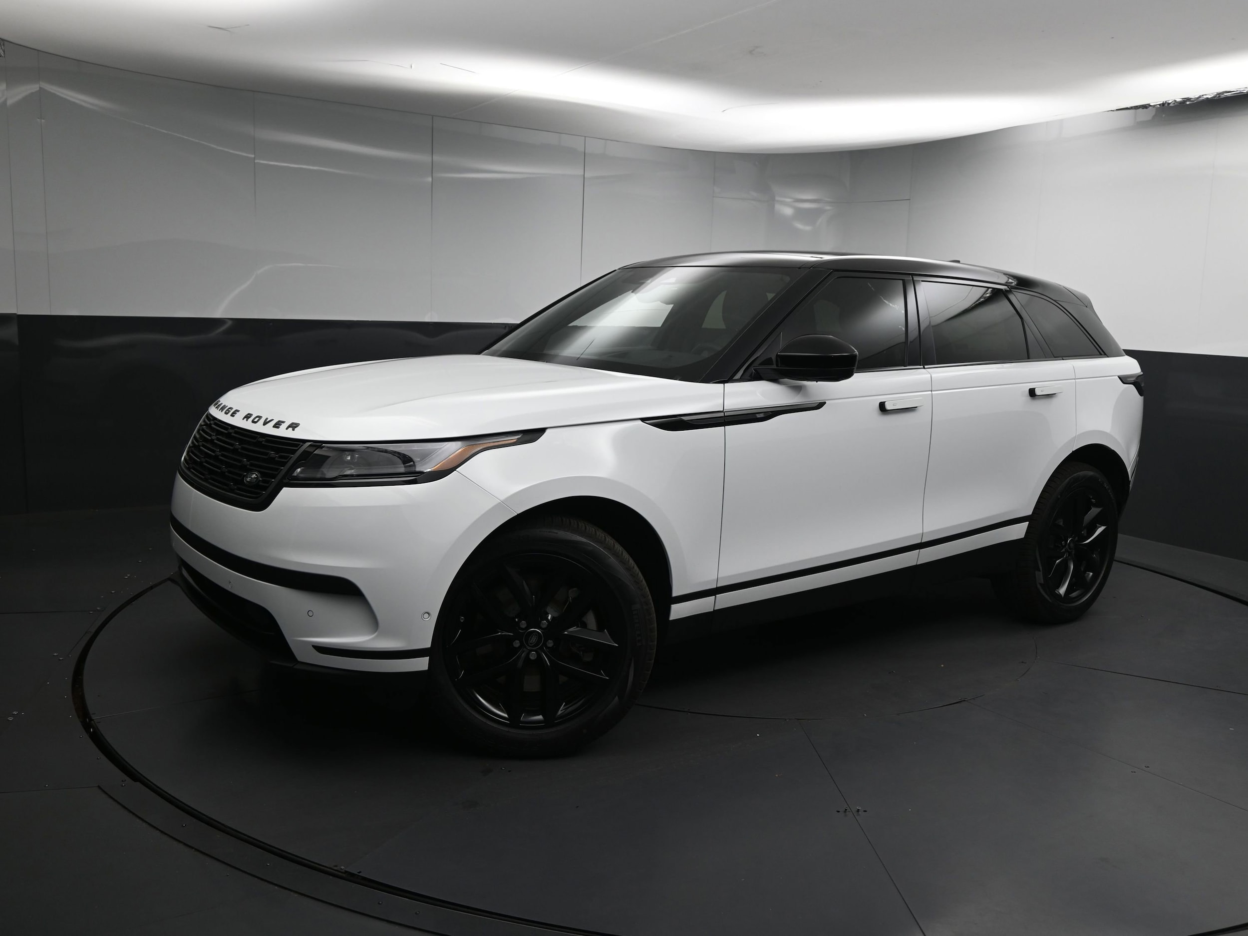 2026 Land Rover Range Rover Velar S's photo