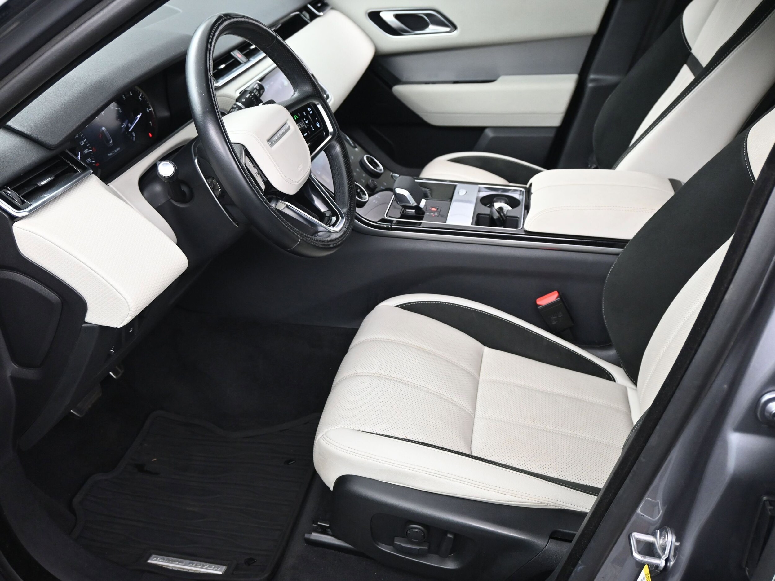 2023 Land Rover Range Rover Velar P250 R-Dynamic S photo 3
