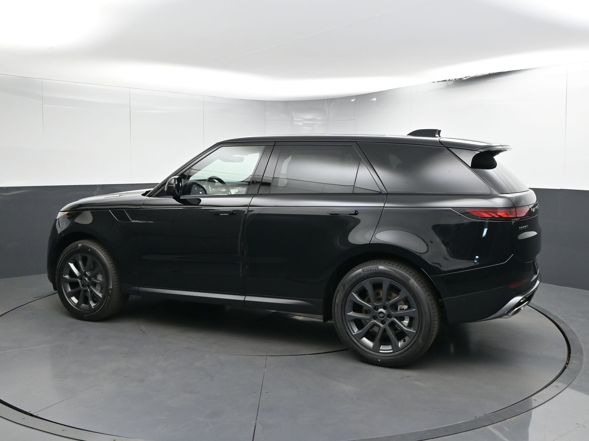 2025 Land Rover Range Rover Sport P360 S photo 2
