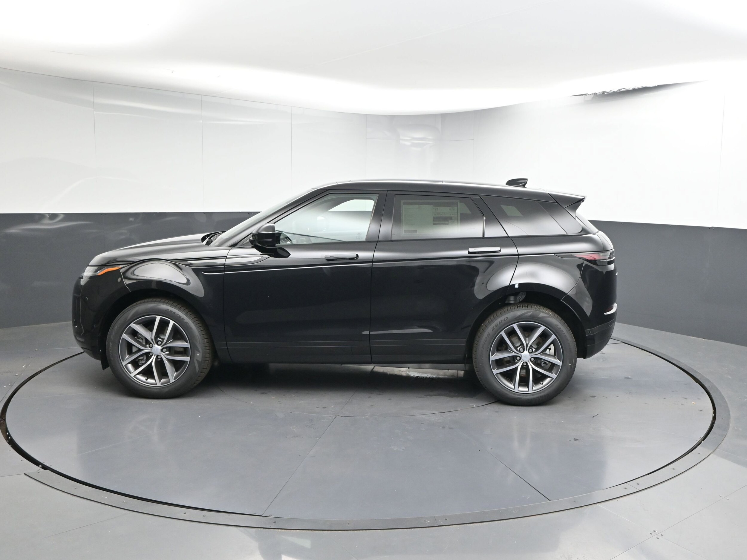 2026 Land Rover Range Rover Evoque S photo 2