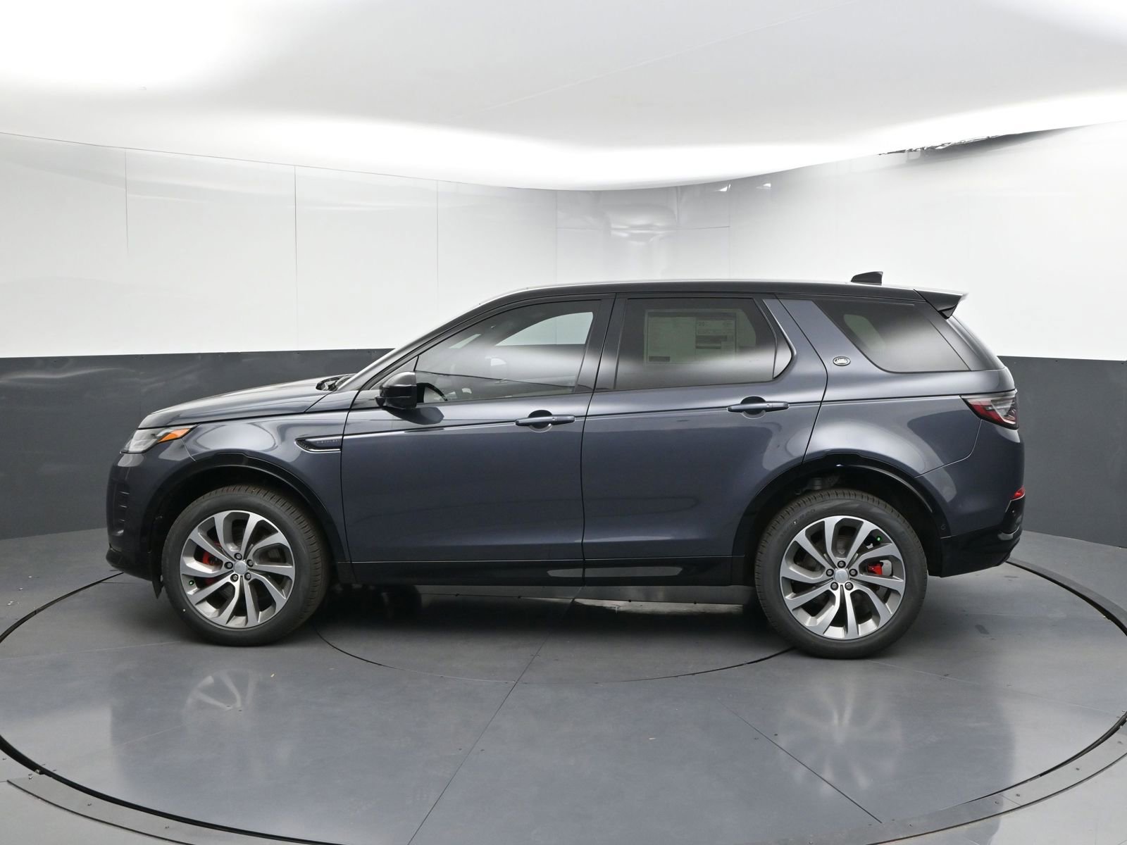 2025 Land Rover Discovery Sport Dynamic SE photo 2