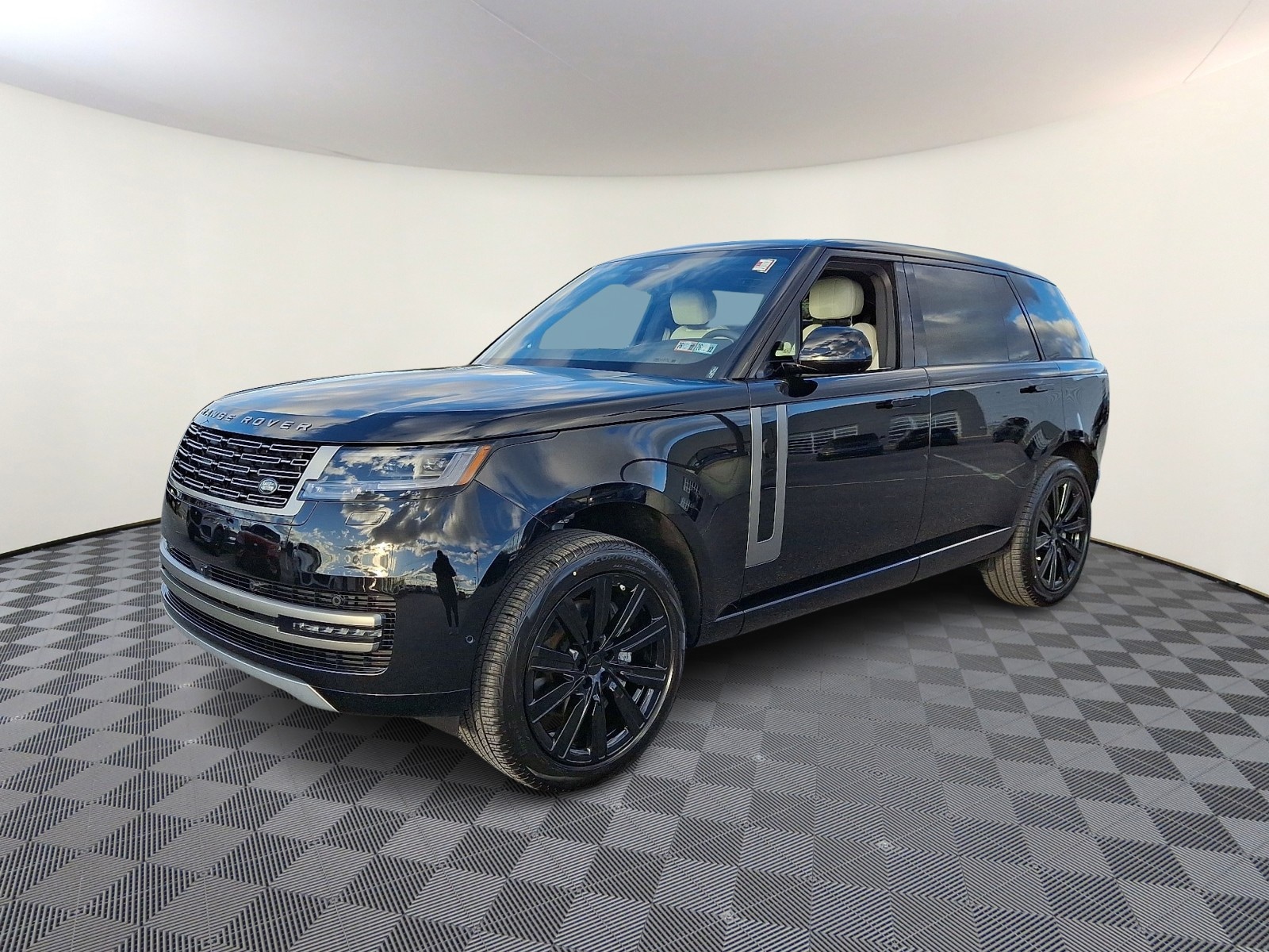 2026 Land Rover Range Rover SE's photo