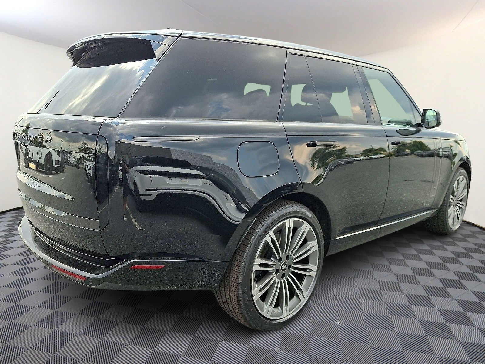 2025 Land Rover Range Rover SE photo 4