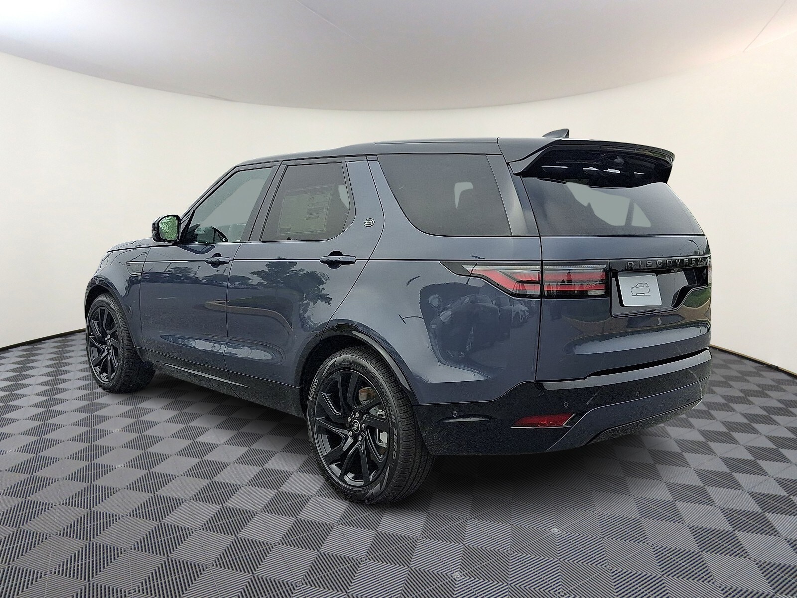 2025 Land Rover Discovery SE photo 2