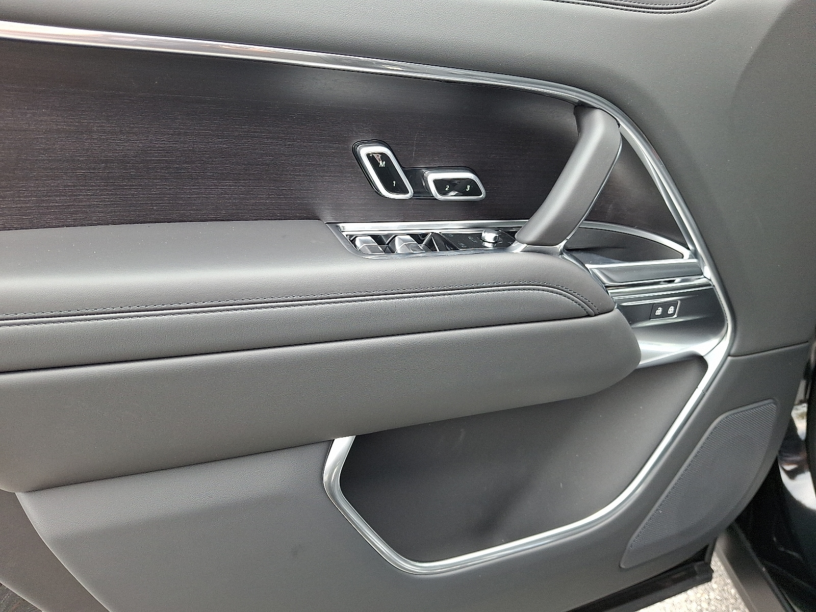 2025 Land Rover Range Rover SE - Photo 9