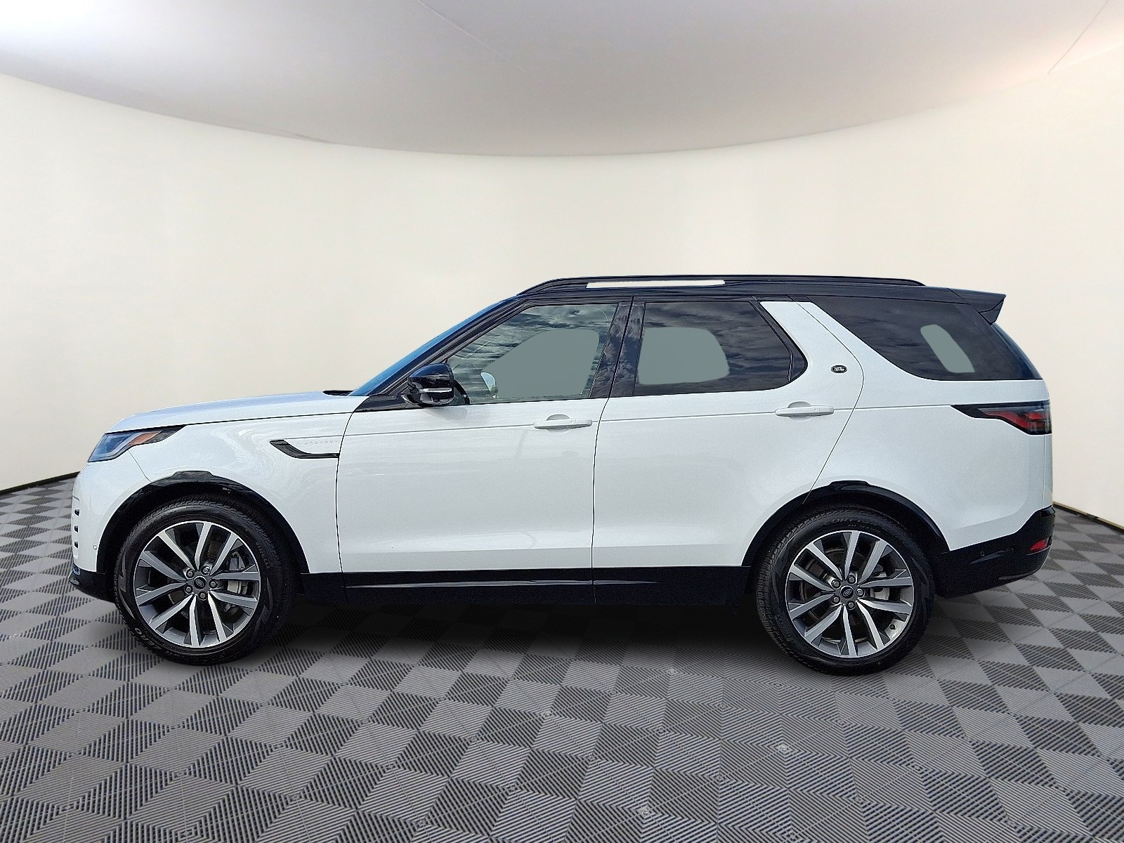 Used 2025 Land Rover Discovery Dynamic SE with VIN SALRL2FX3S2506100 for sale in Carlisle, PA