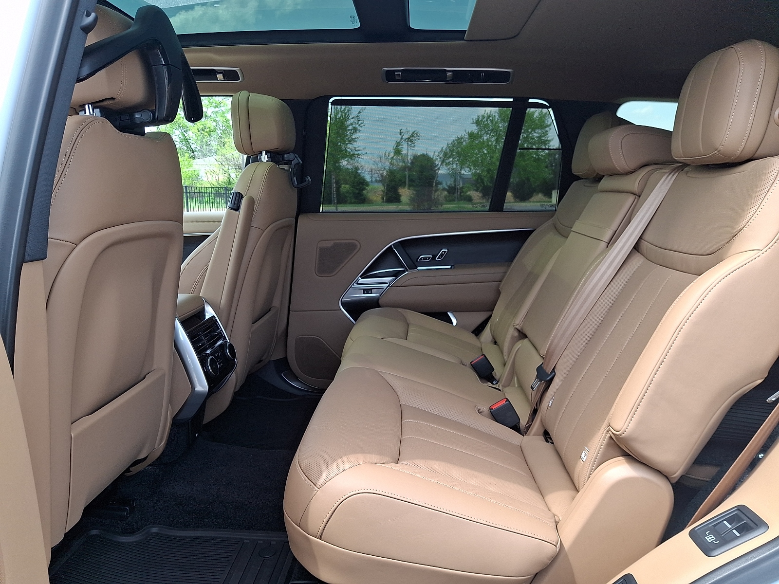 2026 Land Rover Range Rover SE - Photo 8