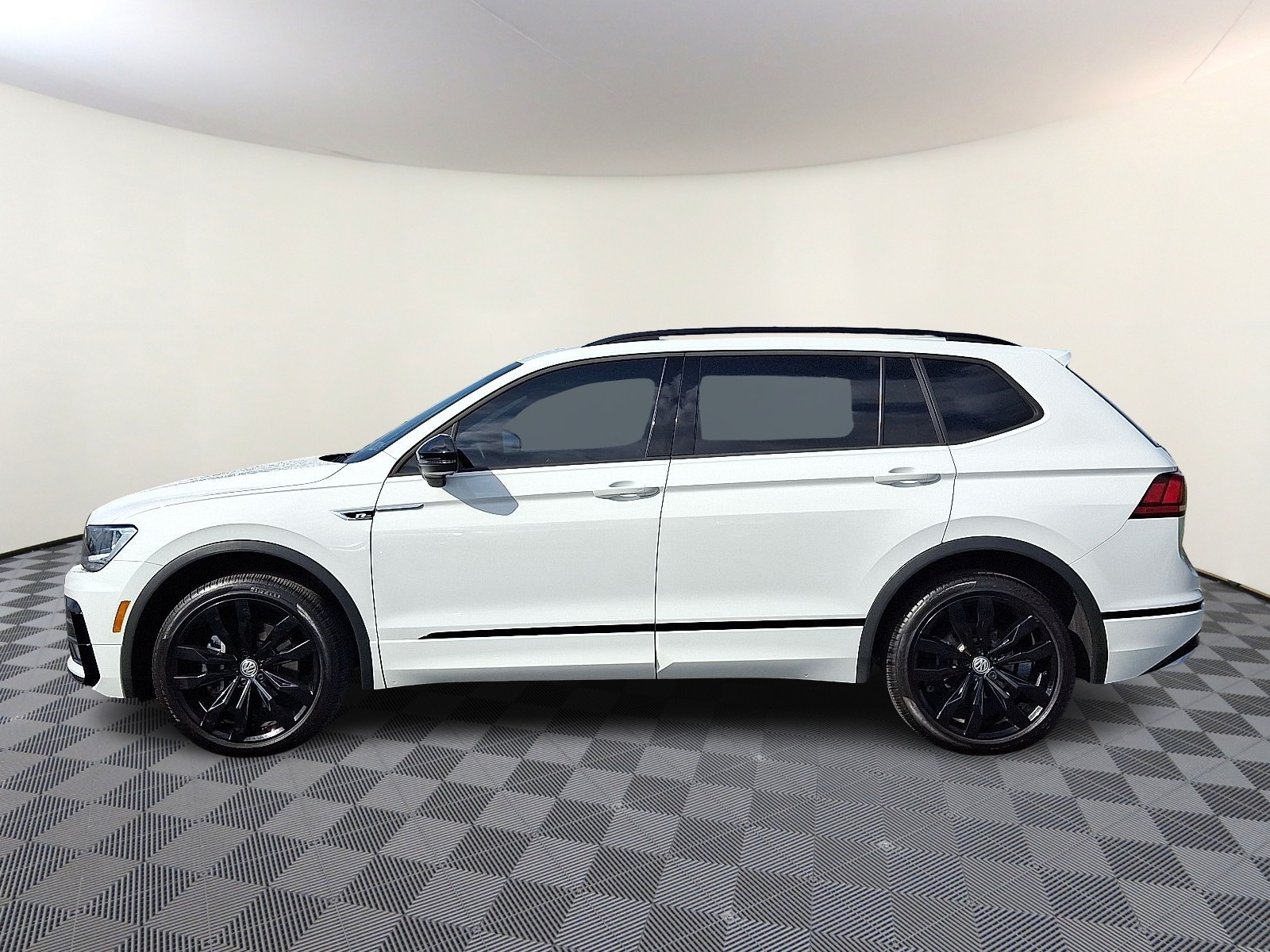 Used 2021 Volkswagen Tiguan SE R-LINE BLACK with VIN 3VV3B7AX6MM027266 for sale in Carlisle, PA