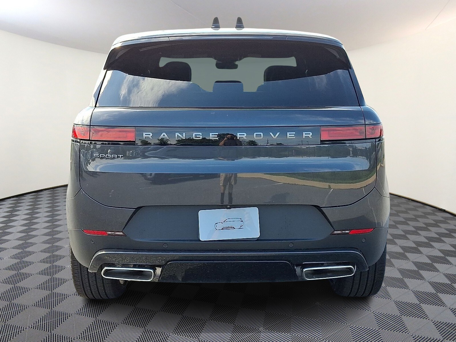 2025 Land Rover Range Rover Sport SE photo 3