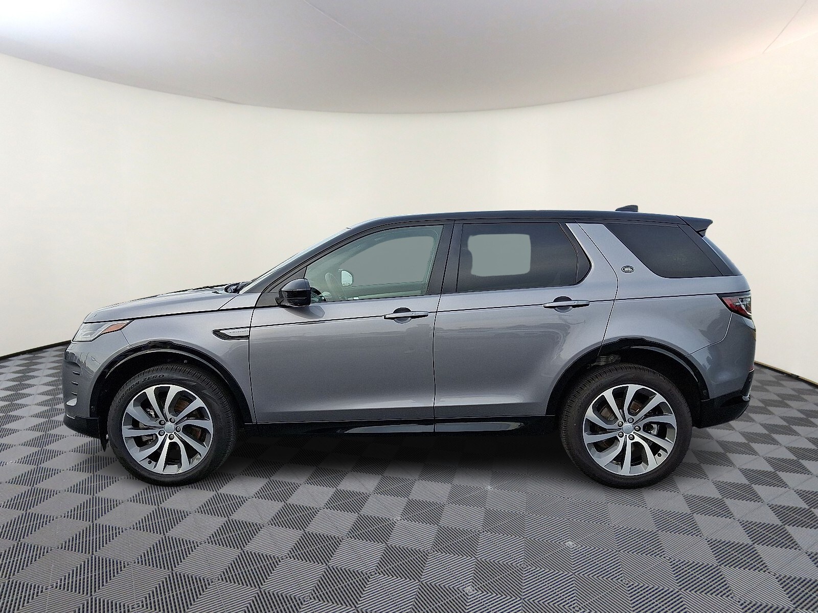 2025 Land Rover Discovery Sport Dynamic SE photo 2