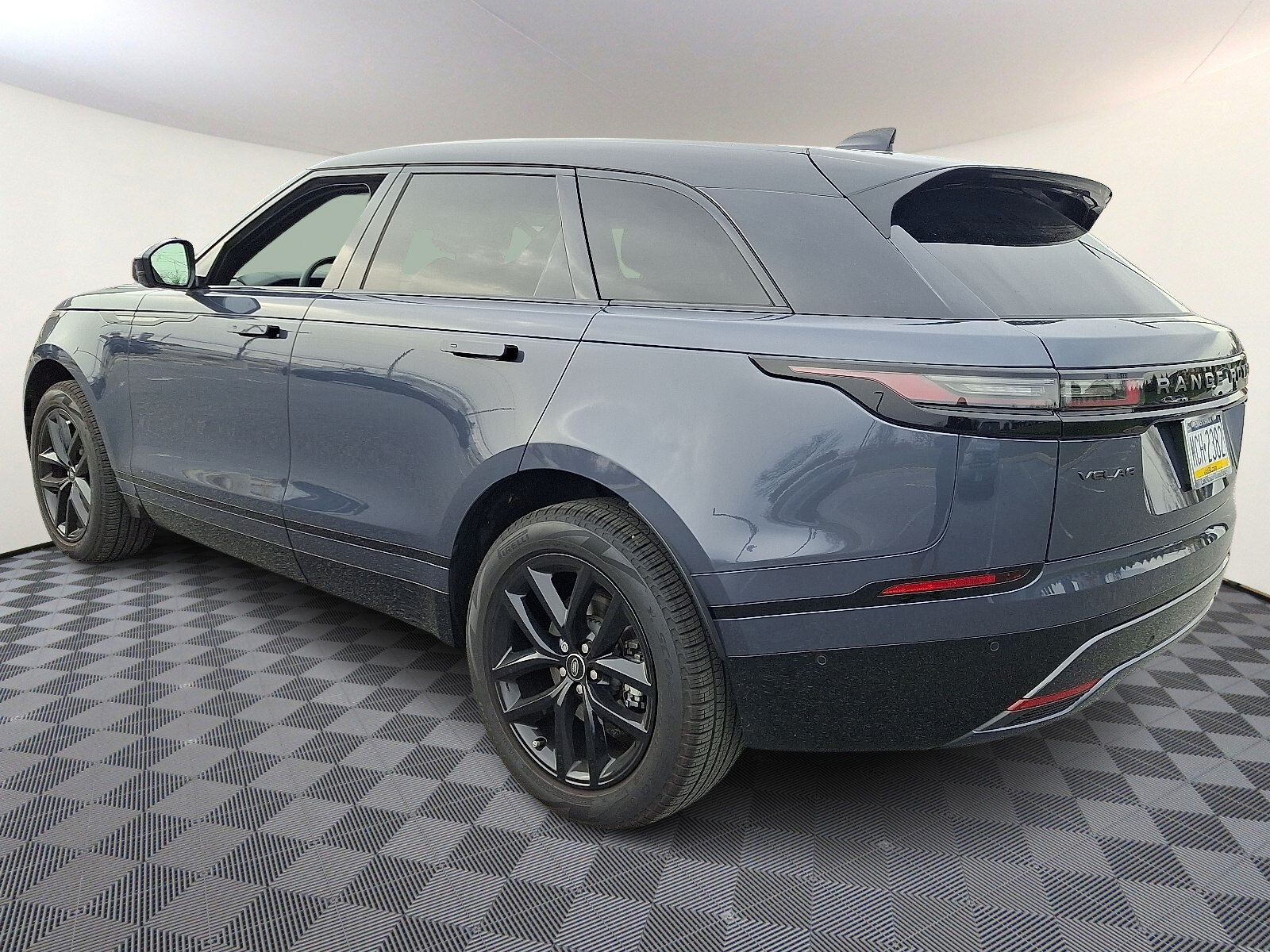 2026 Land Rover Range Rover Velar P250 Dynamic SE photo 2