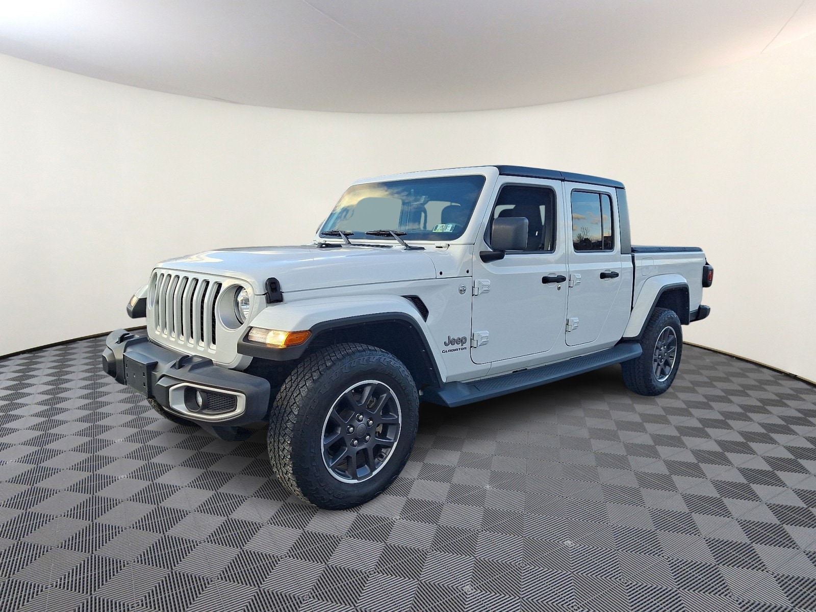 2022 Jeep Gladiator Overland's photo
