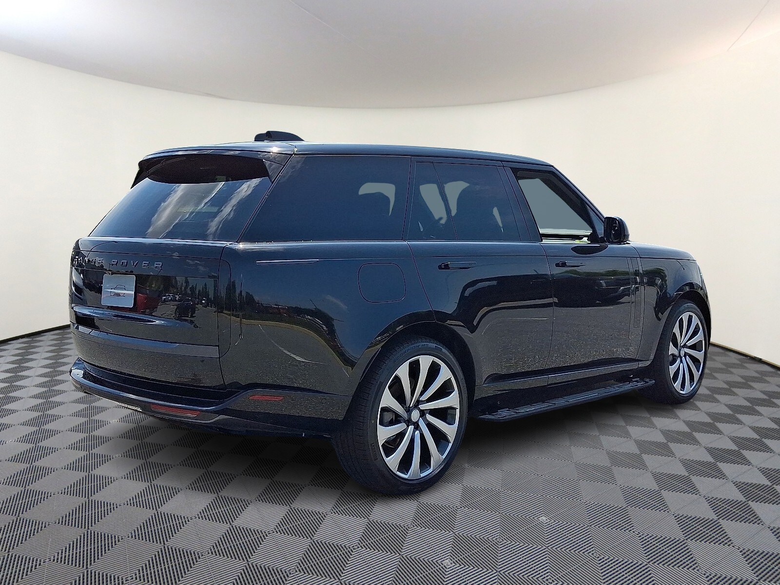 2025 Land Rover Range Rover SE photo 4