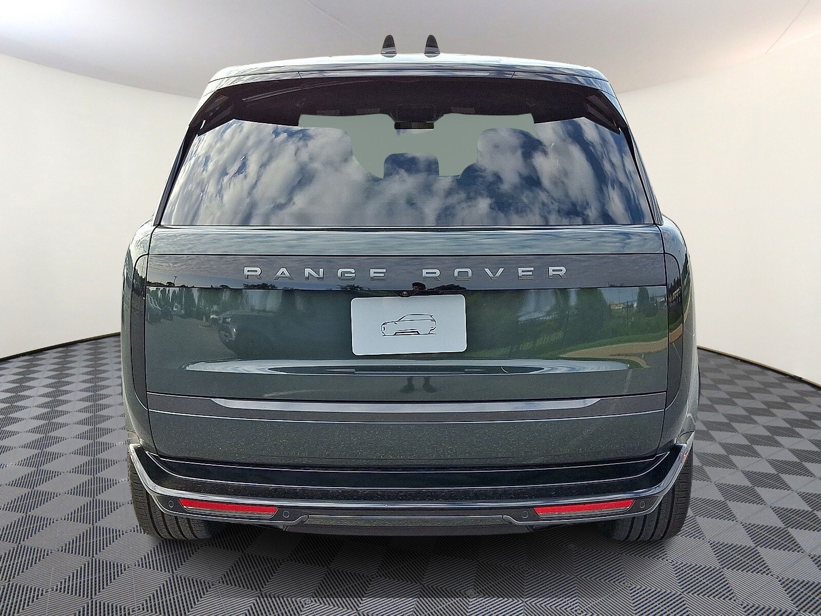 2025 Land Rover Range Rover SE photo 3