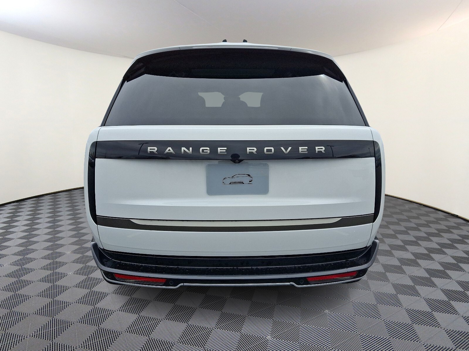 2025 Land Rover Range Rover SE photo 3