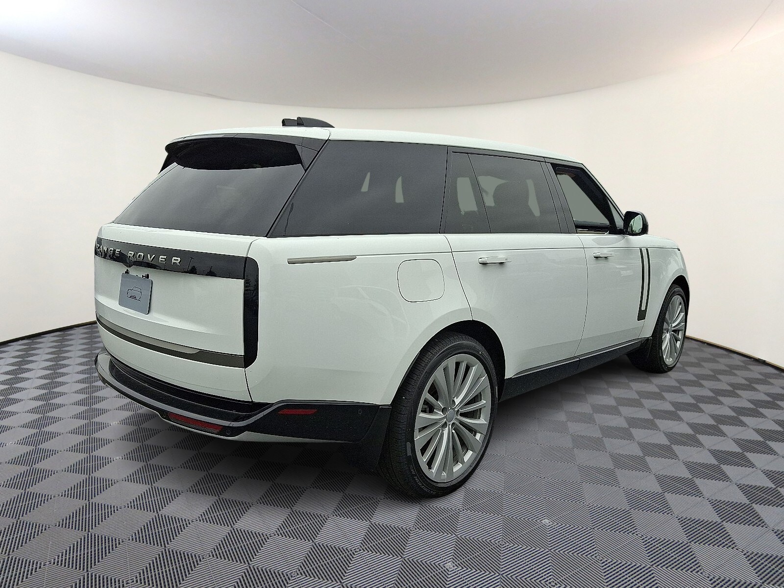 2025 Land Rover Range Rover SE photo 3