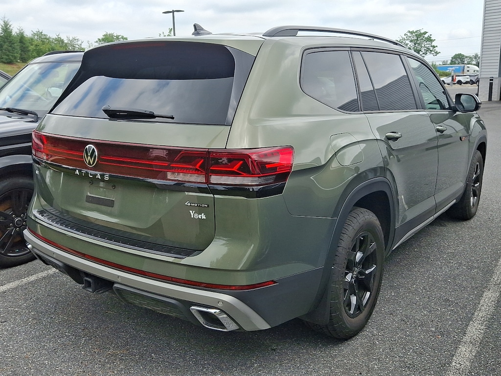 Used 2025 Volkswagen Atlas 2.0T Peak Edition SUV