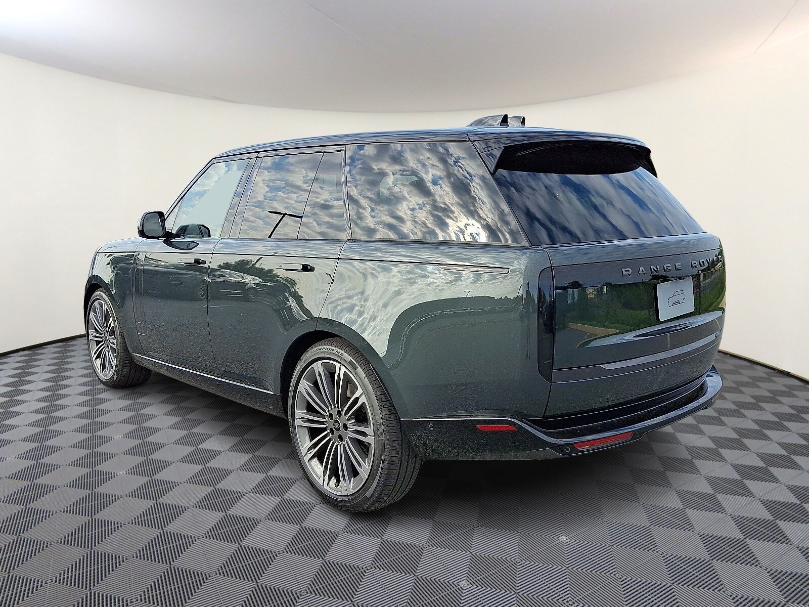 2025 Land Rover Range Rover SE photo 2