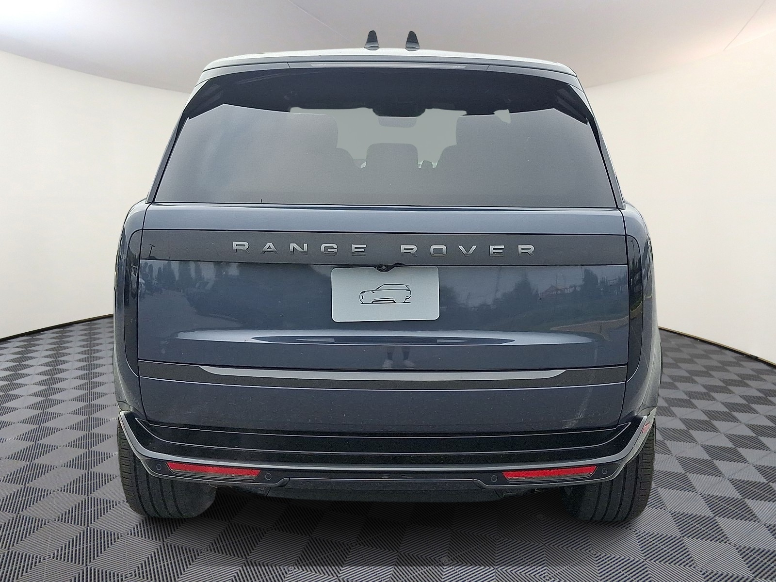 2025 Land Rover Range Rover SE photo 2
