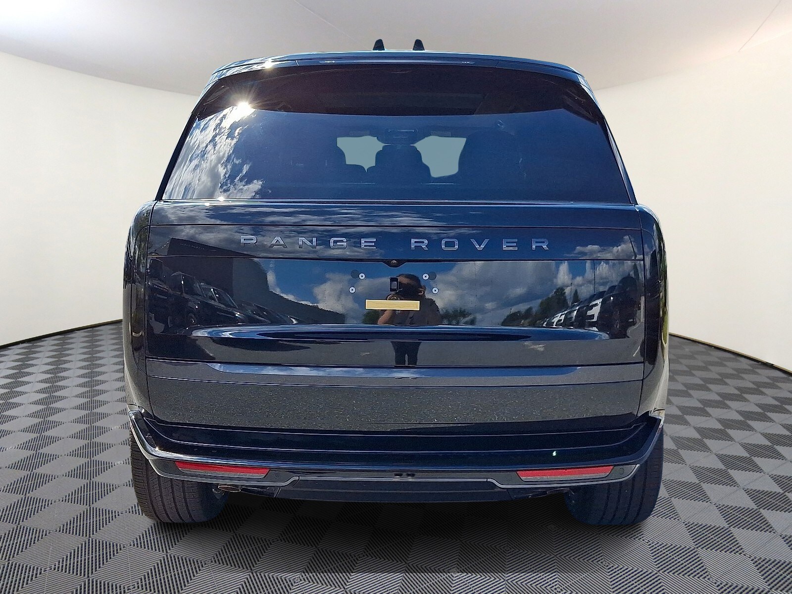 2025 Land Rover Range Rover SE photo 2