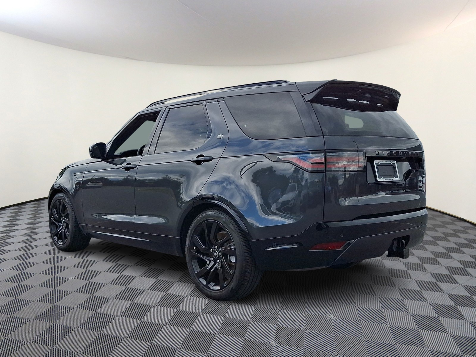 Used 2025 Land Rover Discovery P300 Dynamic SE SUV