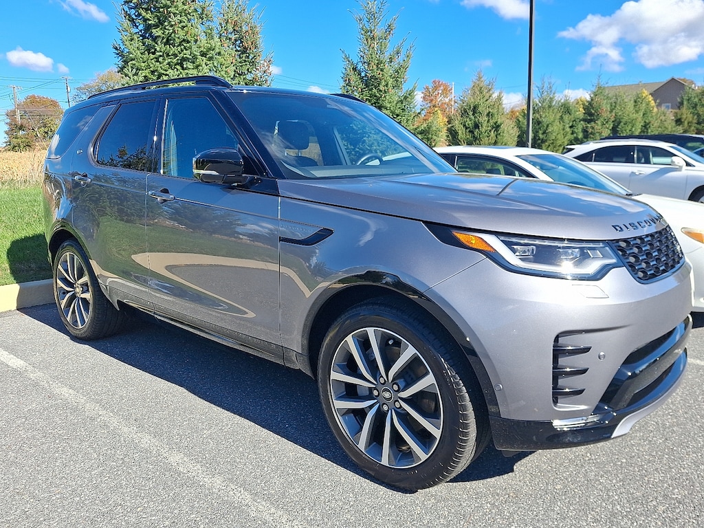 Used 2025 Land Rover Discovery P300 Dynamic SE SUV