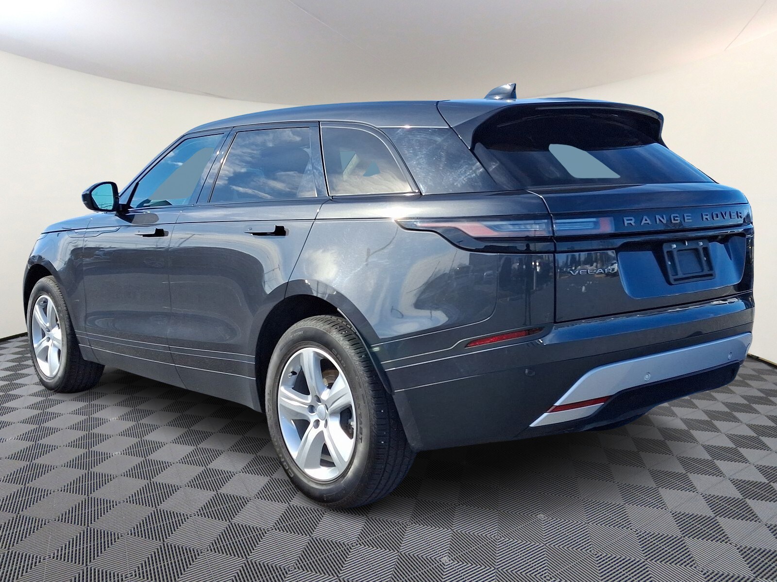 2025 Land Rover Range Rover Velar P250 S photo 3