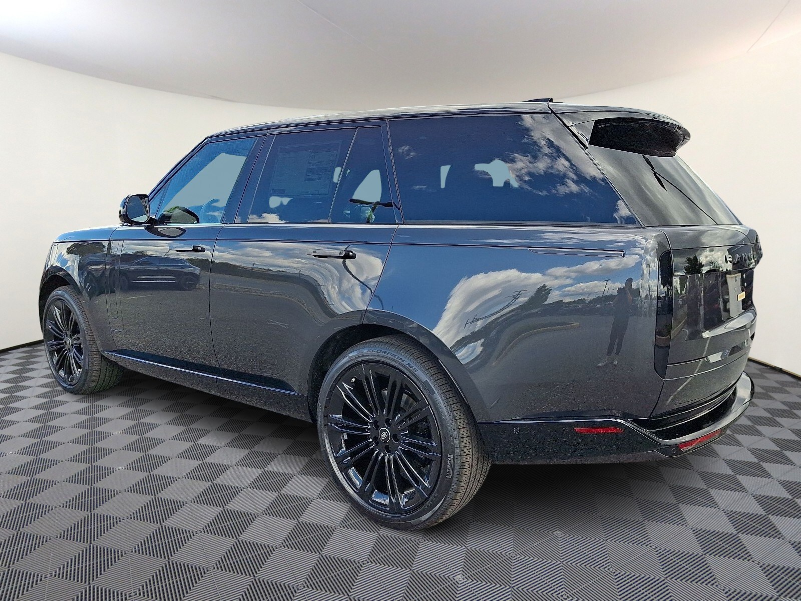 2025 Land Rover Range Rover SE photo 2
