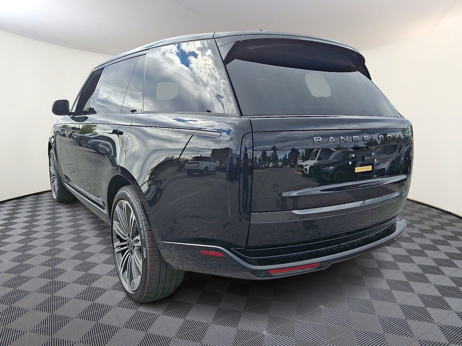 2025 Land Rover Range Rover SE photo 3
