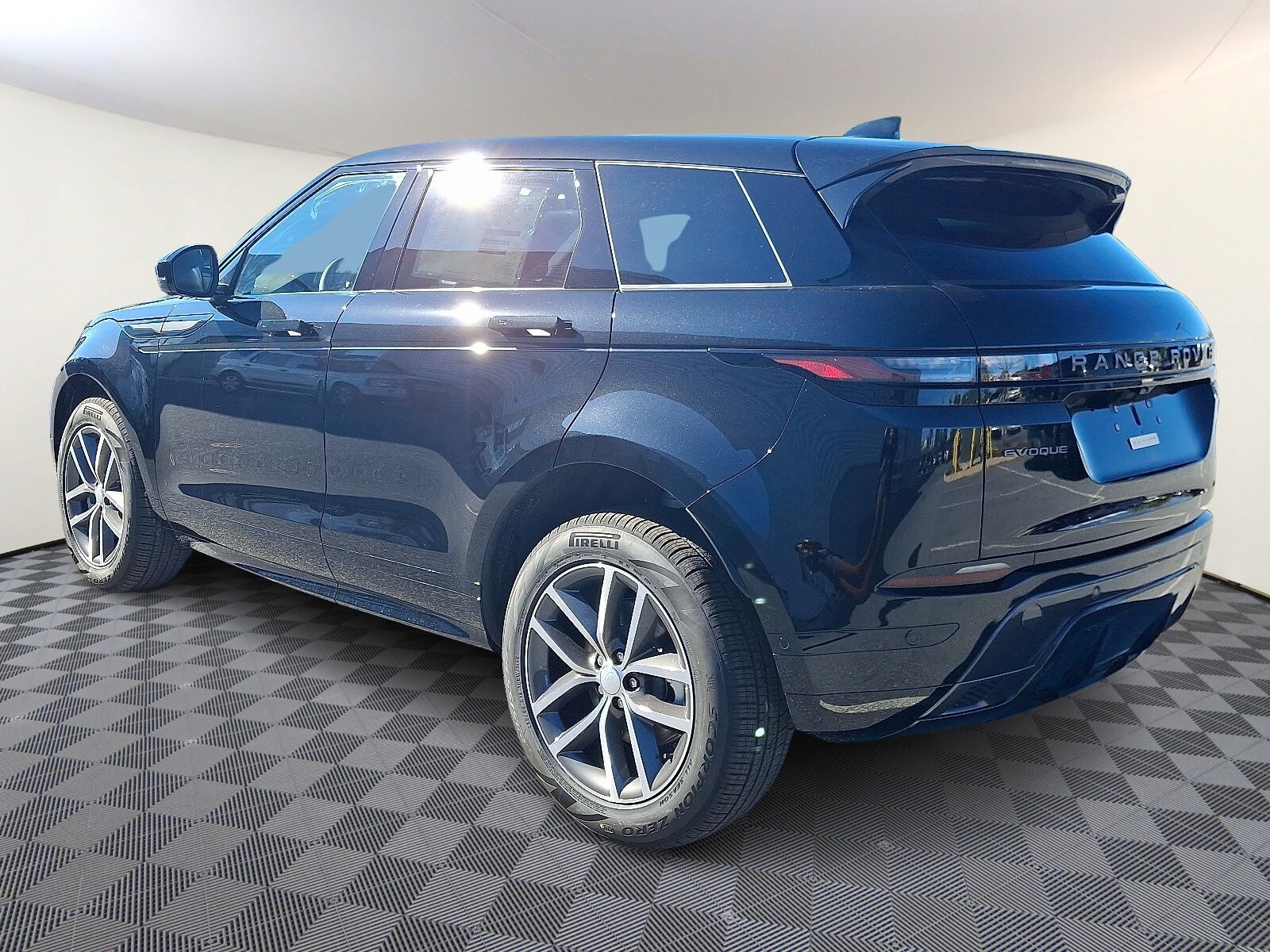 2026 Land Rover Range Rover Evoque Dynamic SE photo 2