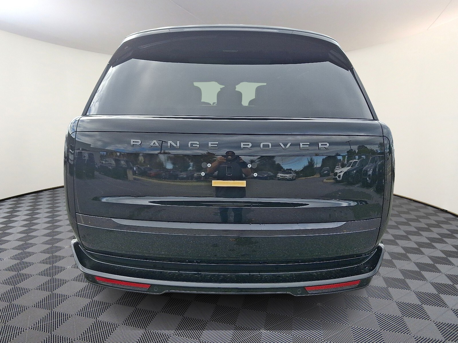 2025 Land Rover Range Rover SE photo 4