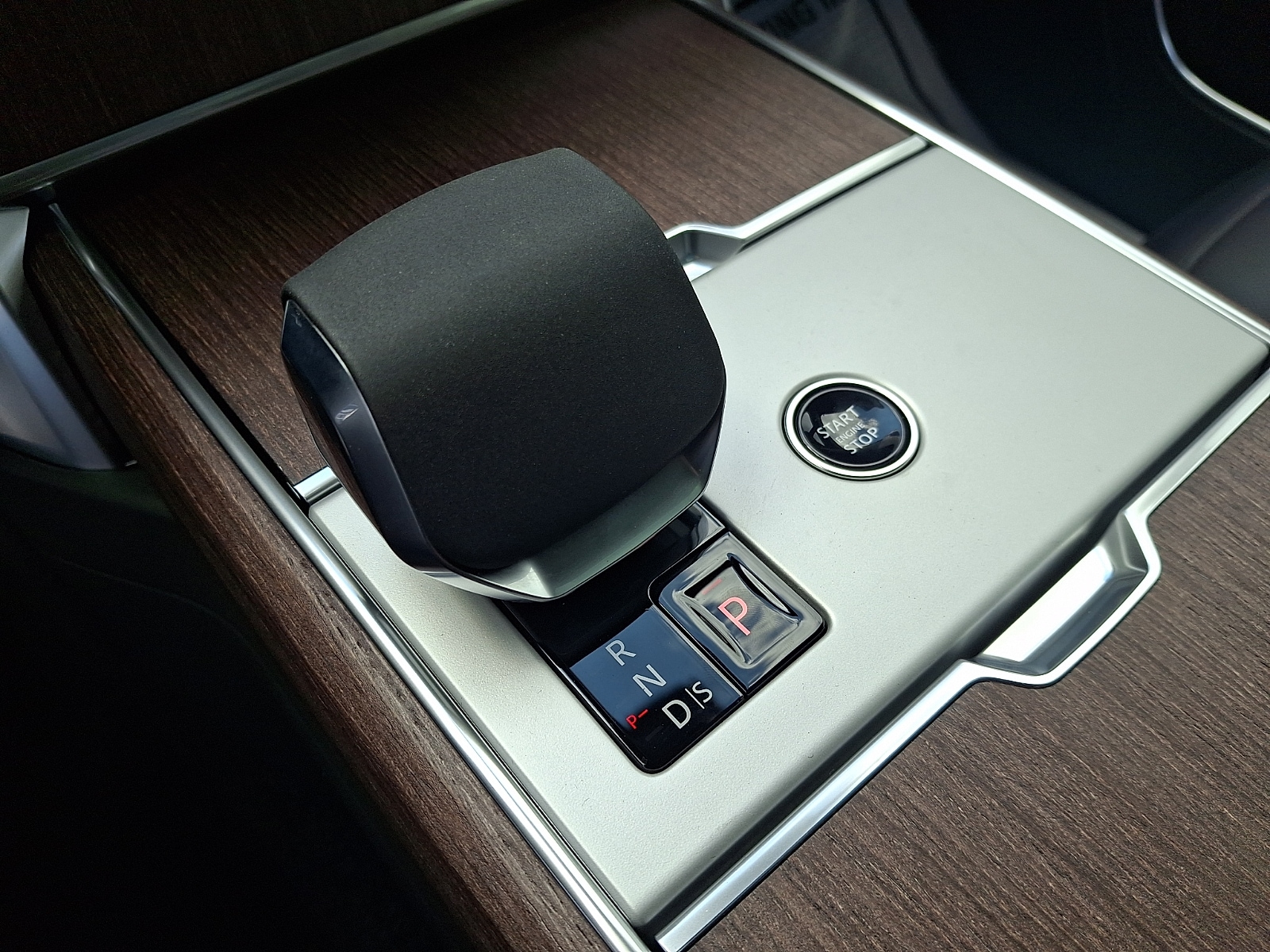 2026 Land Rover Range Rover SE - Photo 13