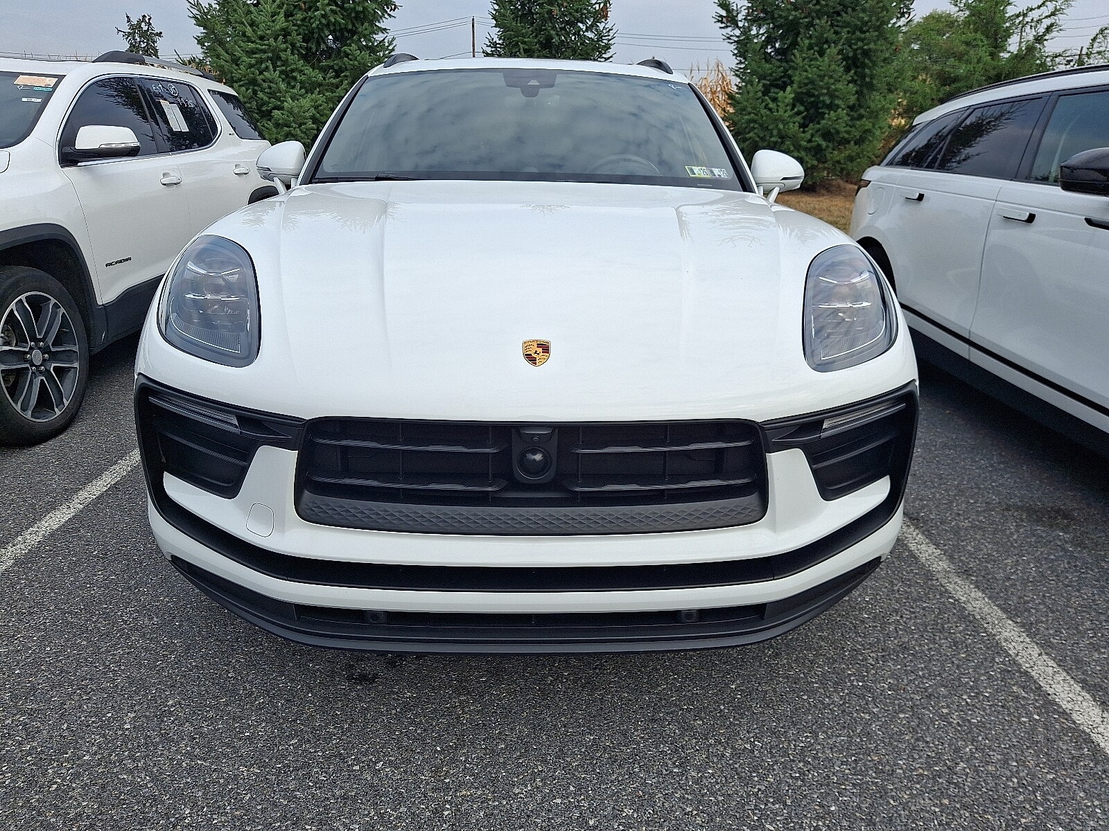 2023 Porsche Macan Base photo 2