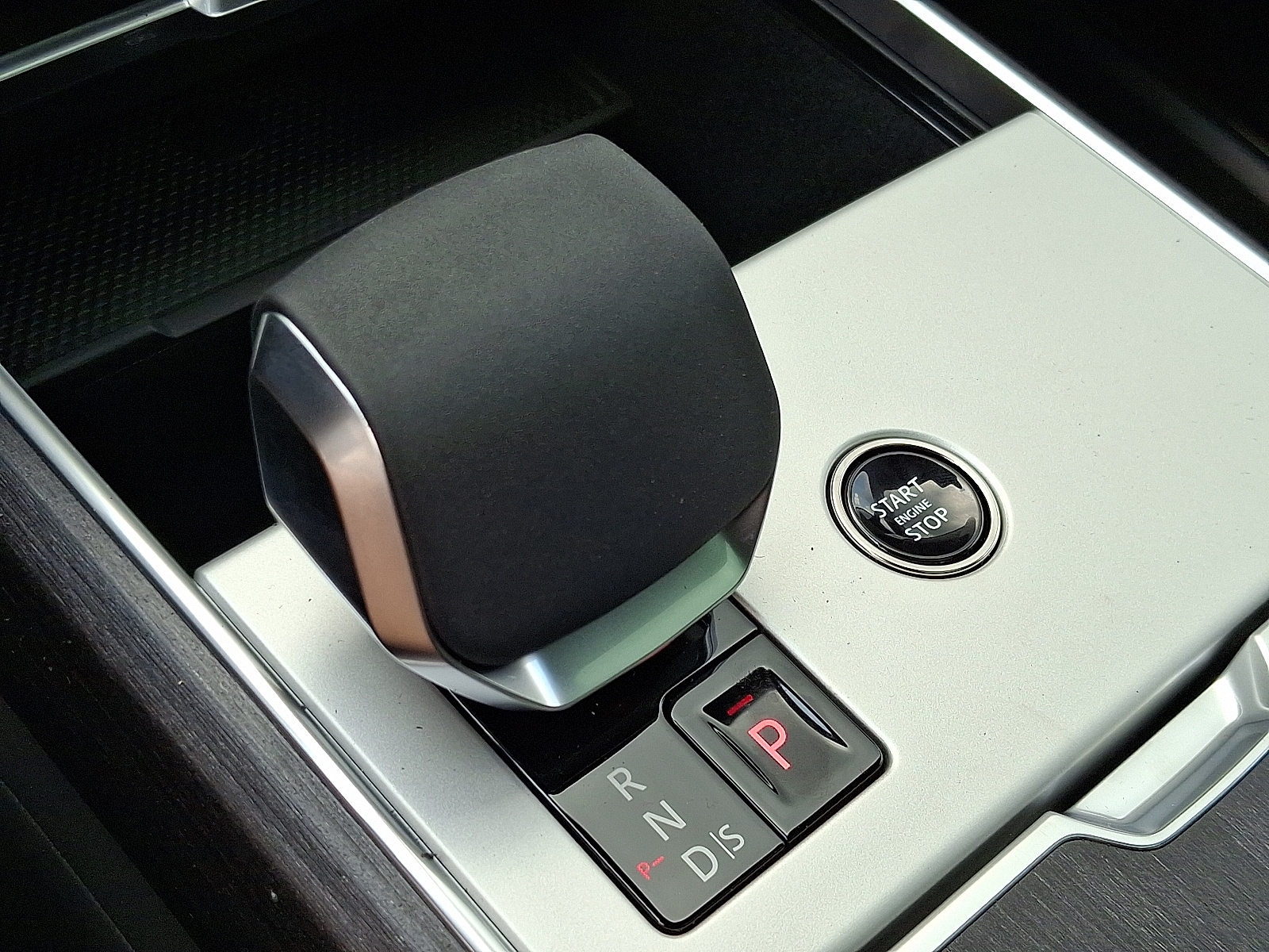 2025 Land Rover Range Rover SE - Photo 12