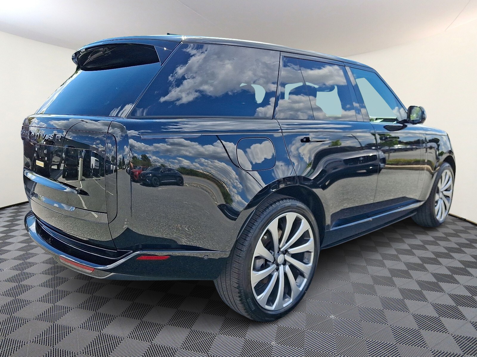 2025 Land Rover Range Rover SE photo 3