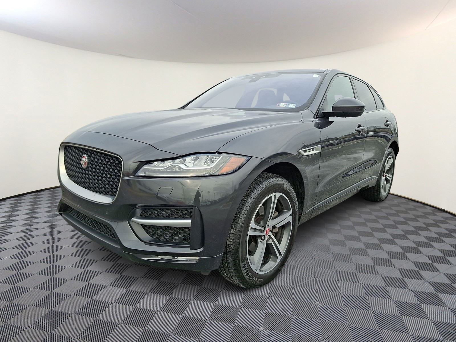 2020 Jaguar F-Pace R-Sport's photo