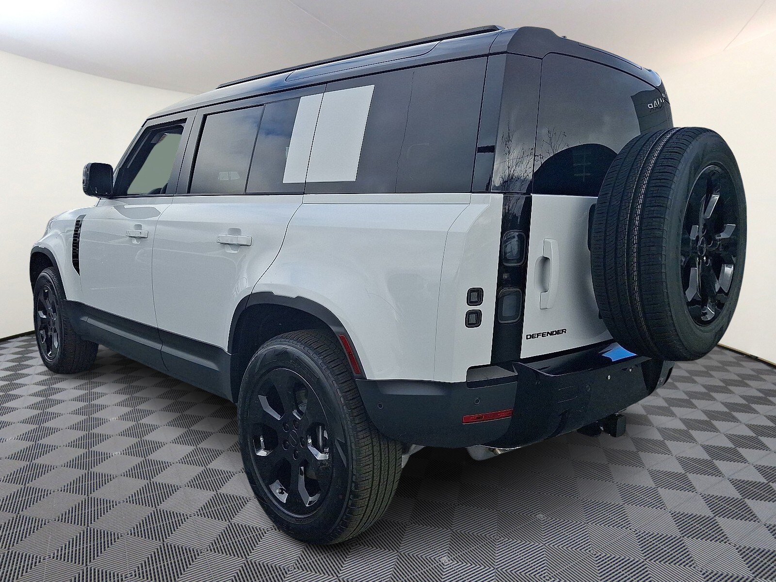 2026 Land Rover Defender 110 S photo 2