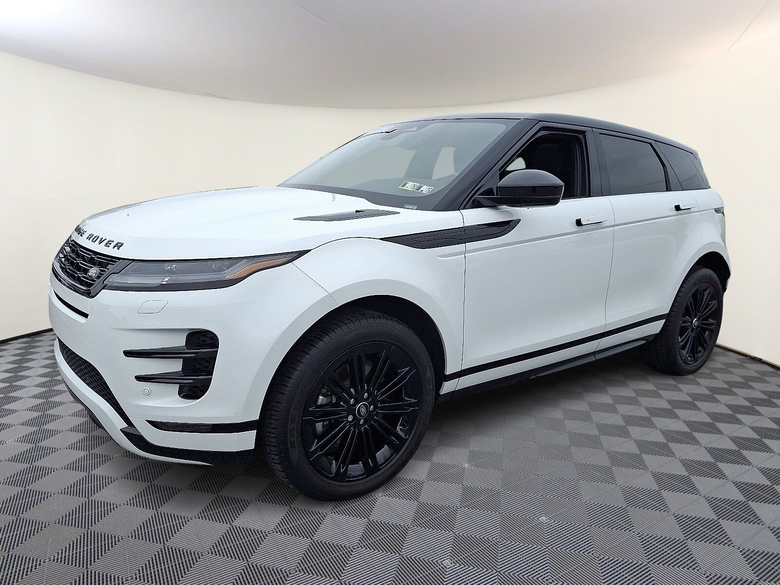2025 Land Rover Range Rover Evoque Dynamic SE photo 3