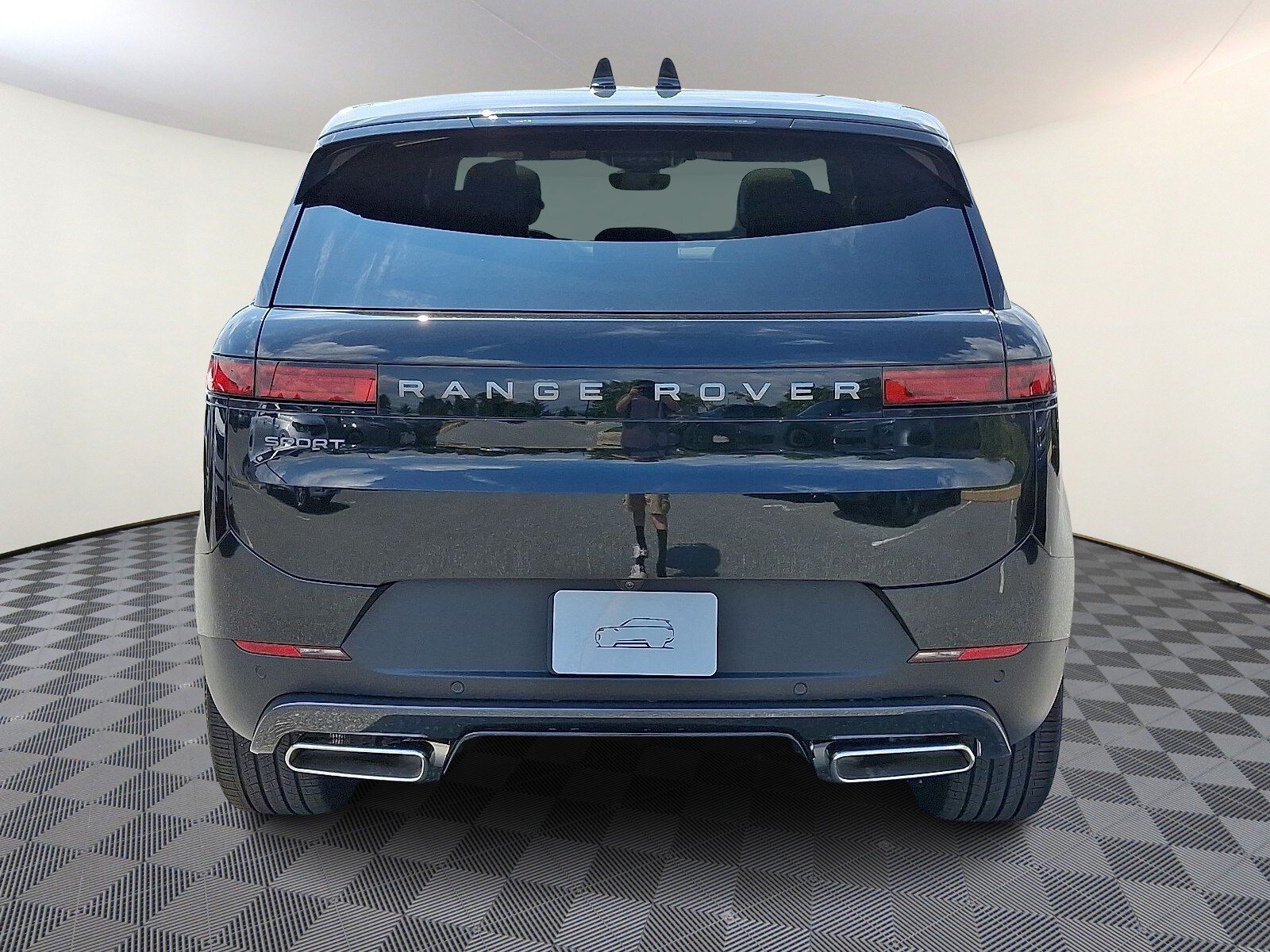 2025 Land Rover Range Rover Sport SE photo 3