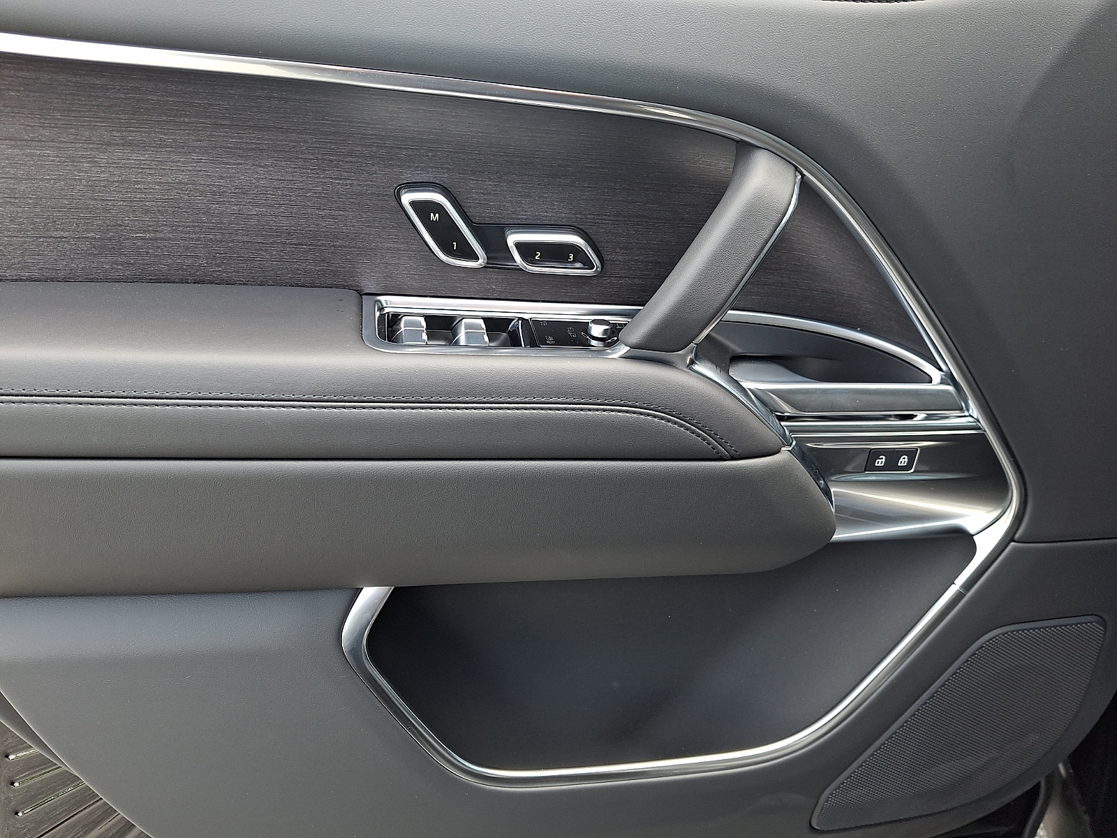 2026 Land Rover Range Rover SE - Photo 10